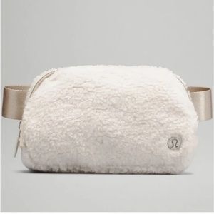 2021‎ lululemon everywhere belt bag fleece